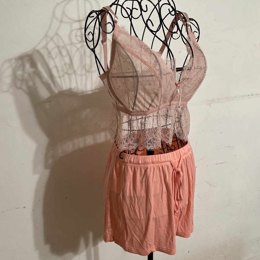 NWOT Peach lace 38D bra & Medium shorts set
